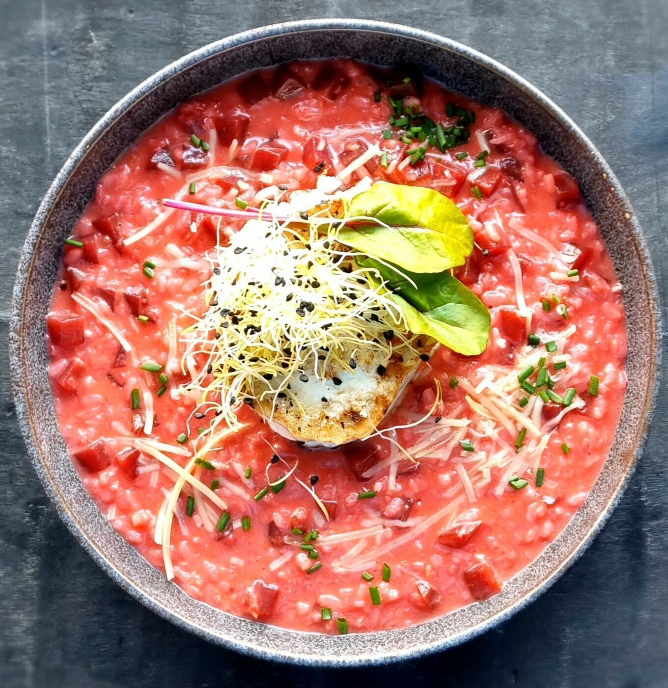 Cviklové rizoto s kozím syrom a parmezánom
