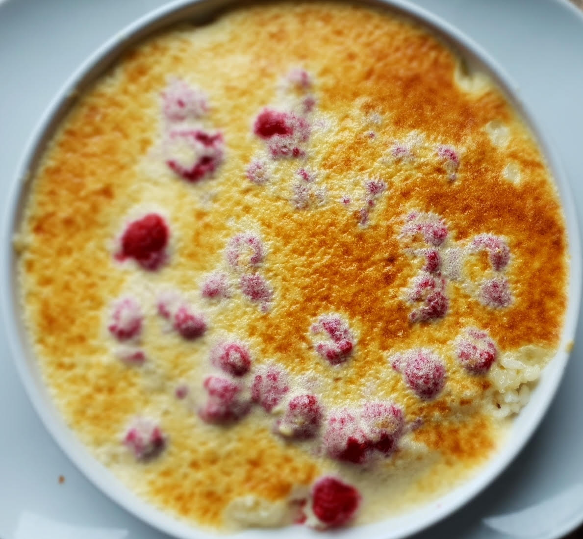 Domáci ryžový nákyp s malinami a mascarpone