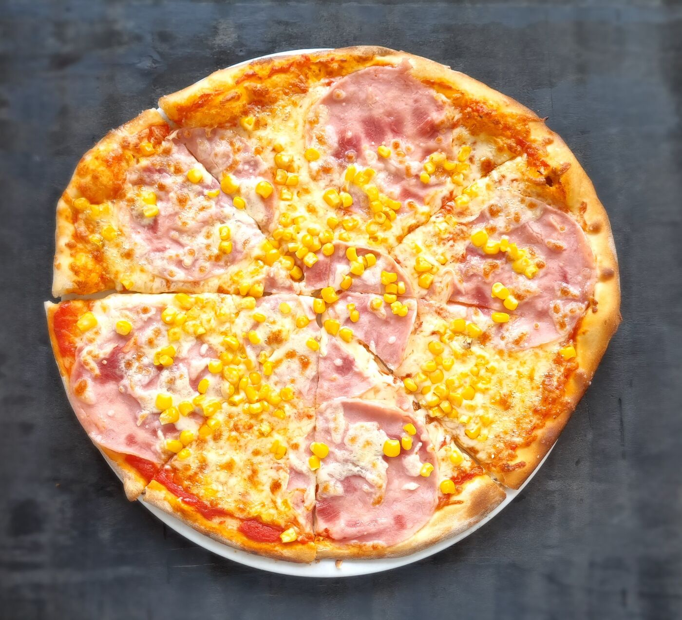 Pizza 7 Luigio (rajč.základ, syr, šunka, kukurica)